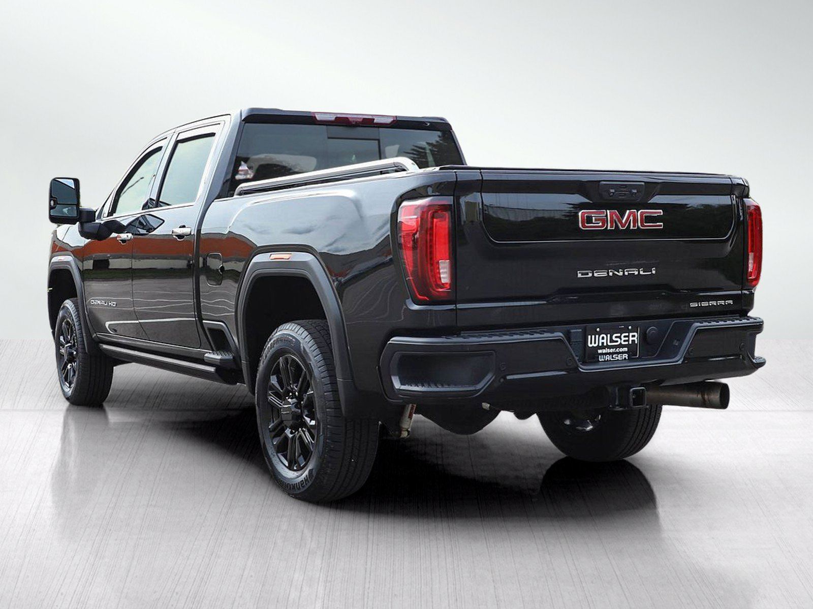 Used 2023 GMC Sierra 3500 Denali w/ Denali Black Diamond Edition AWD/4WD image 3