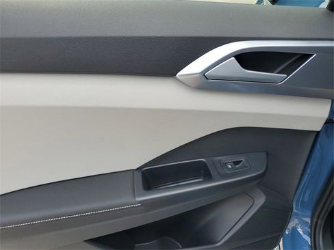 New 2025 Volkswagen Taos SE image 13
