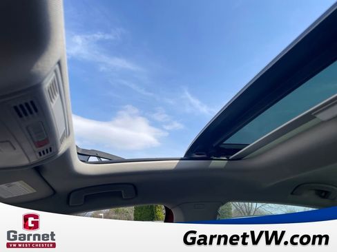 Used 2023 Volkswagen Jetta SE w/ Panoramic Sunroof Package image 11