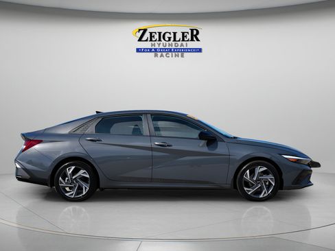Certified 2025 Hyundai Elantra SEL FWD image 8