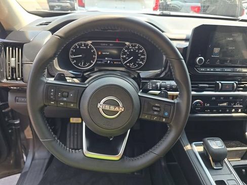 Certified 2025 Nissan Pathfinder SV w/ SV Premium Package FWD image 5