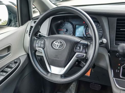 Used 2015 Toyota Sienna LE FWD image 14