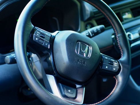 Used 2025 Honda Pilot TrailSport image 16