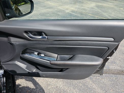 Used 2024 Nissan Altima 2.5 SR FWD image 15