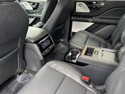 Used 2025 Lincoln Aviator Reserve w/ Luxury Package AWD/4WD image 12