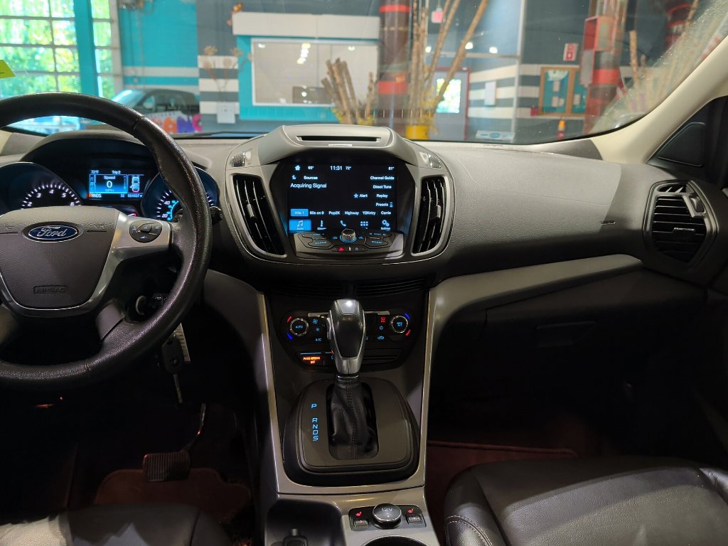 Used 2016 Ford Escape SE w/ SE Leather Comfort Package AWD/4WD image 15