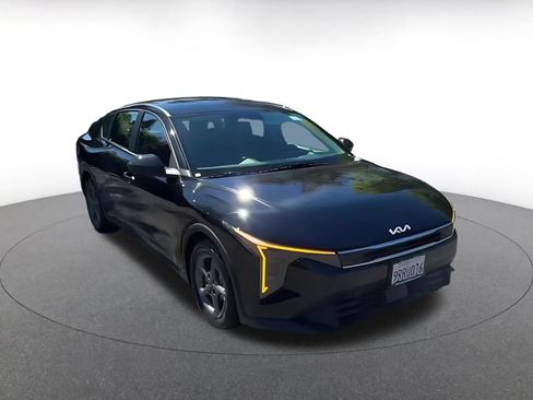 Used 2025 Kia K4 FWD image 3