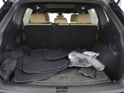 Used 2023 Volkswagen Tiguan SE w/ Panoramic Sunroof Package AWD/4WD image 17