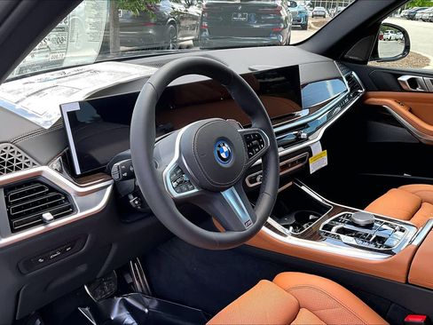 New 2026 BMW X5 xDrive50e w/ M Sport Package AWD/4WD image 9