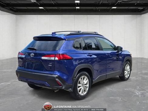 Used 2022 Toyota Corolla Cross LE w/ Moonroof Package AWD/4WD image 5