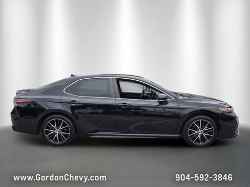 Used 2024 Toyota Camry SE FWD image 7