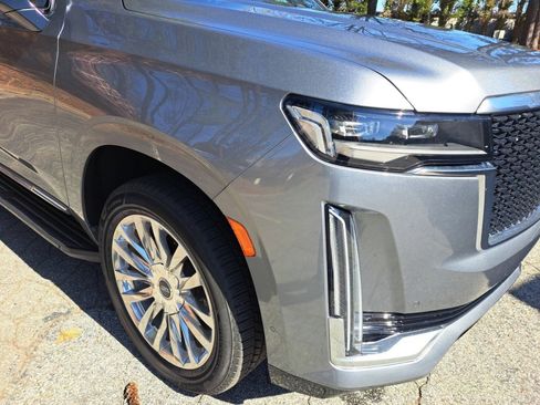 Used 2022 Cadillac Escalade Premium Luxury image 15