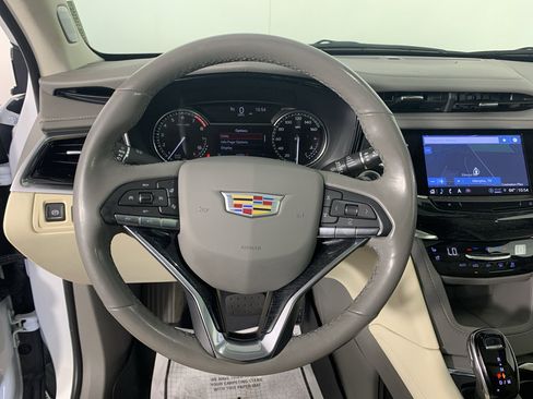 Used 2023 Cadillac XT6 Premium Luxury FWD image 22