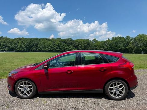Used 2015 Ford Focus SE w/ Equipment Group 201A FWD image 2