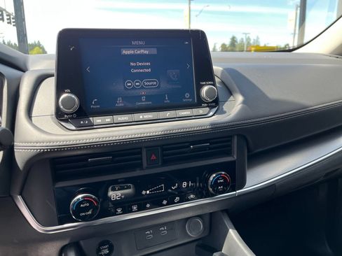 Used 2025 Nissan Rogue SV FWD image 16