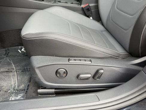 Used 2025 Volkswagen Jetta SEL FWD image 30