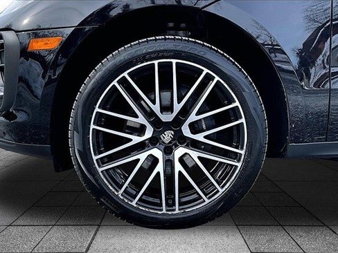 Used 2022 Porsche Macan image 37