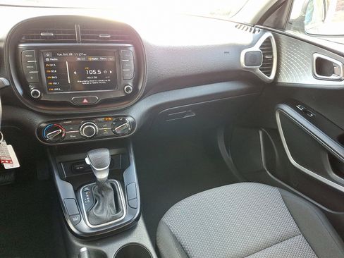 Used 2023 Kia Soul LX w/ LX Technology Package image 16