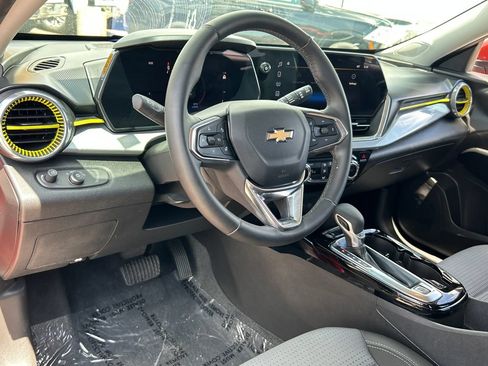 Used 2024 Chevrolet Trax LT w/ Driver Confidence Package FWD image 7