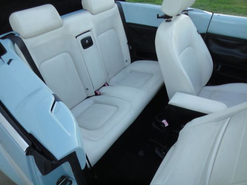 Used 2010 Volkswagen Beetle Final Edition image 11