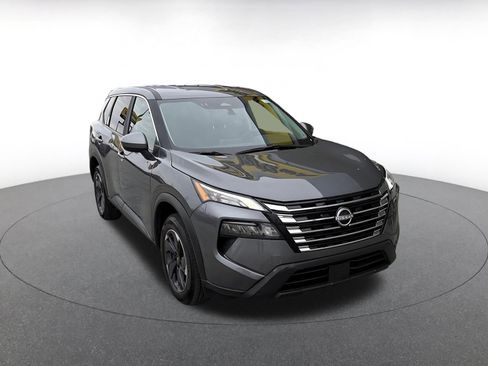 Used 2025 Nissan Rogue SV image 1