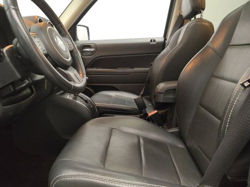 Used 2016 Jeep Patriot High Altitude FWD image 17