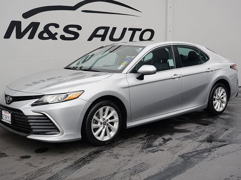 Used 2021 Toyota Camry LE w/ Carpet Mat Package (TMS) image 7