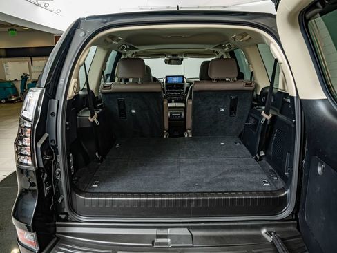 Used 2023 Lexus GX 460 Premium w/ Accessory Package AWD/4WD image 37