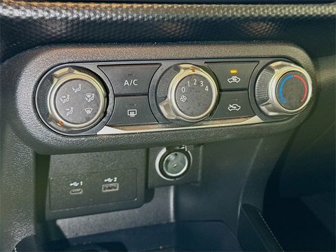 Used 2024 Nissan Kicks SV image 13