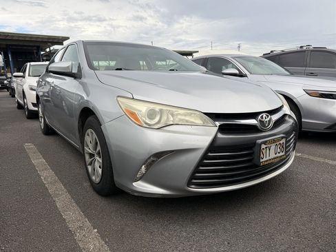 Used 2016 Toyota Camry LE image 3
