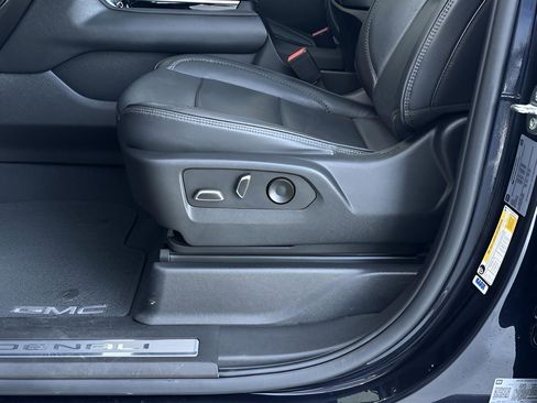 Used 2022 GMC Yukon XL Denali image 31