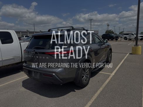 Used 2022 Nissan Pathfinder SV FWD image 4