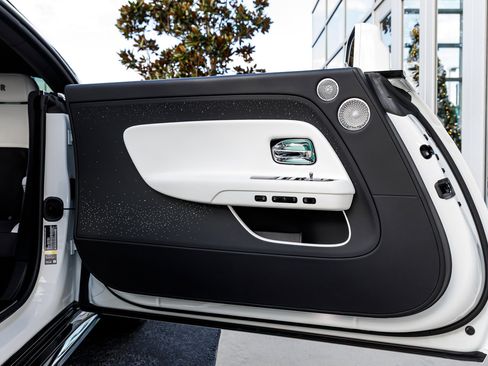 Used 2024 Rolls-Royce Spectre w/ Spectre Launch Package image 30