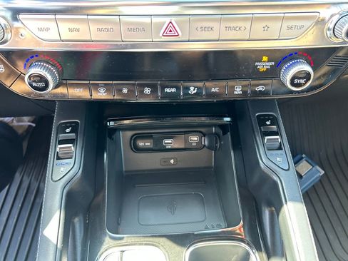 Used 2022 Kia Telluride SX w/ SX Prestige Package AWD/4WD image 28