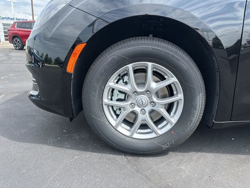 New 2026 Chrysler Voyager LX FWD image 18