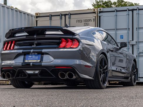 Certified 2021 Ford Mustang Shelby GT500 w/ Technology Package RWD image 3