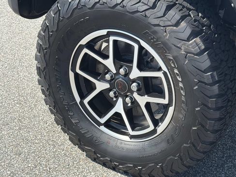 Used 2024 Jeep Wrangler Unlimited Rubicon w/ Technology Group AWD/4WD image 29