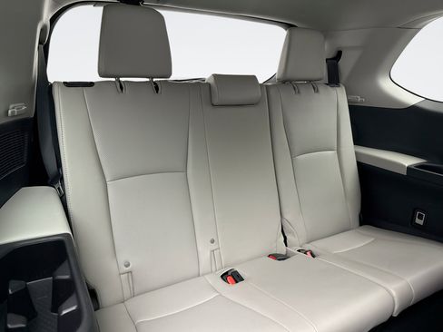 Used 2024 Toyota Grand Highlander AWD image 18