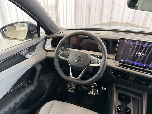 New 2026 Volkswagen Tiguan SE R-Line FWD image 27