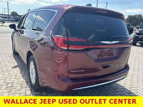 Certified 2023 Chrysler Pacifica Touring-L image 8