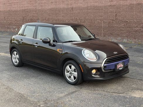 Used 2016 MINI Cooper 4-Door Hardtop FWD image 1