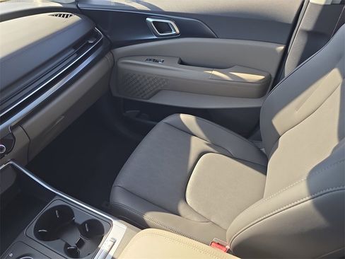 New 2026 Kia Carnival LXS image 15