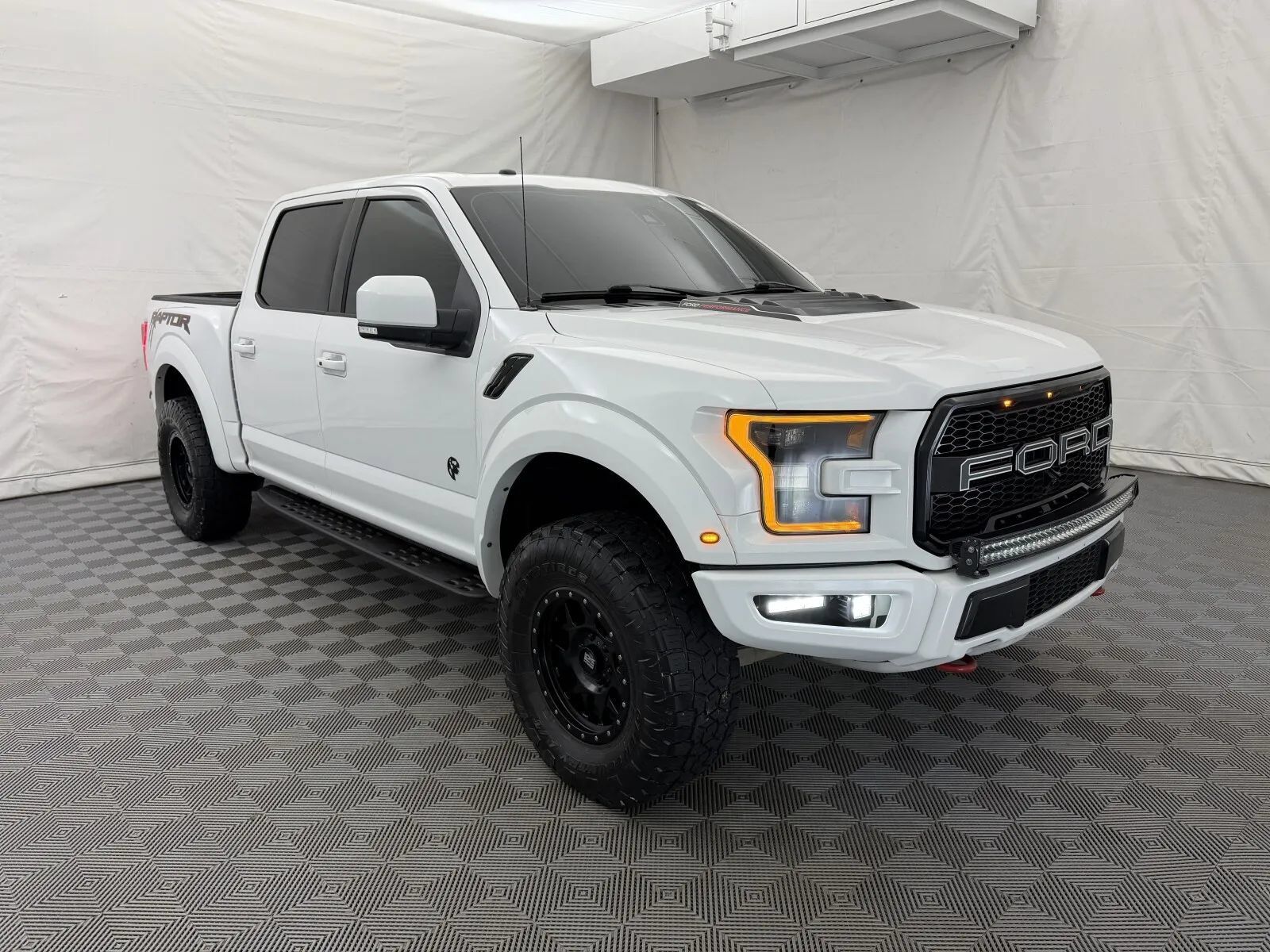 Used 2017 Ford F150 Raptor w/ Equipment Group 802A Luxury AWD/4WD image 4