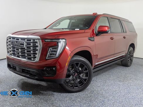 Used 2025 GMC Yukon XL Denali w/ Sun & Power Step Package AWD/4WD image 3
