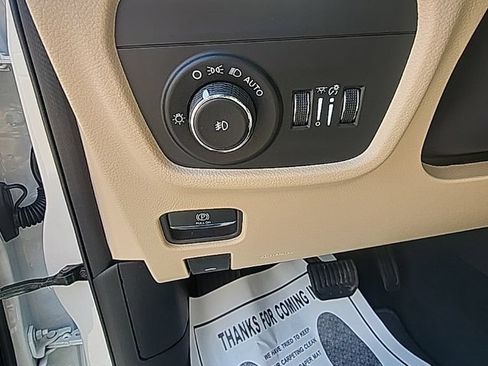 Used 2024 Jeep Grand Cherokee Limited w/ Luxury Tech Group II AWD/4WD image 41
