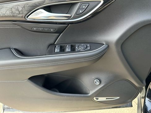 Used 2021 Buick Envision Essence w/ Technology Package I image 9