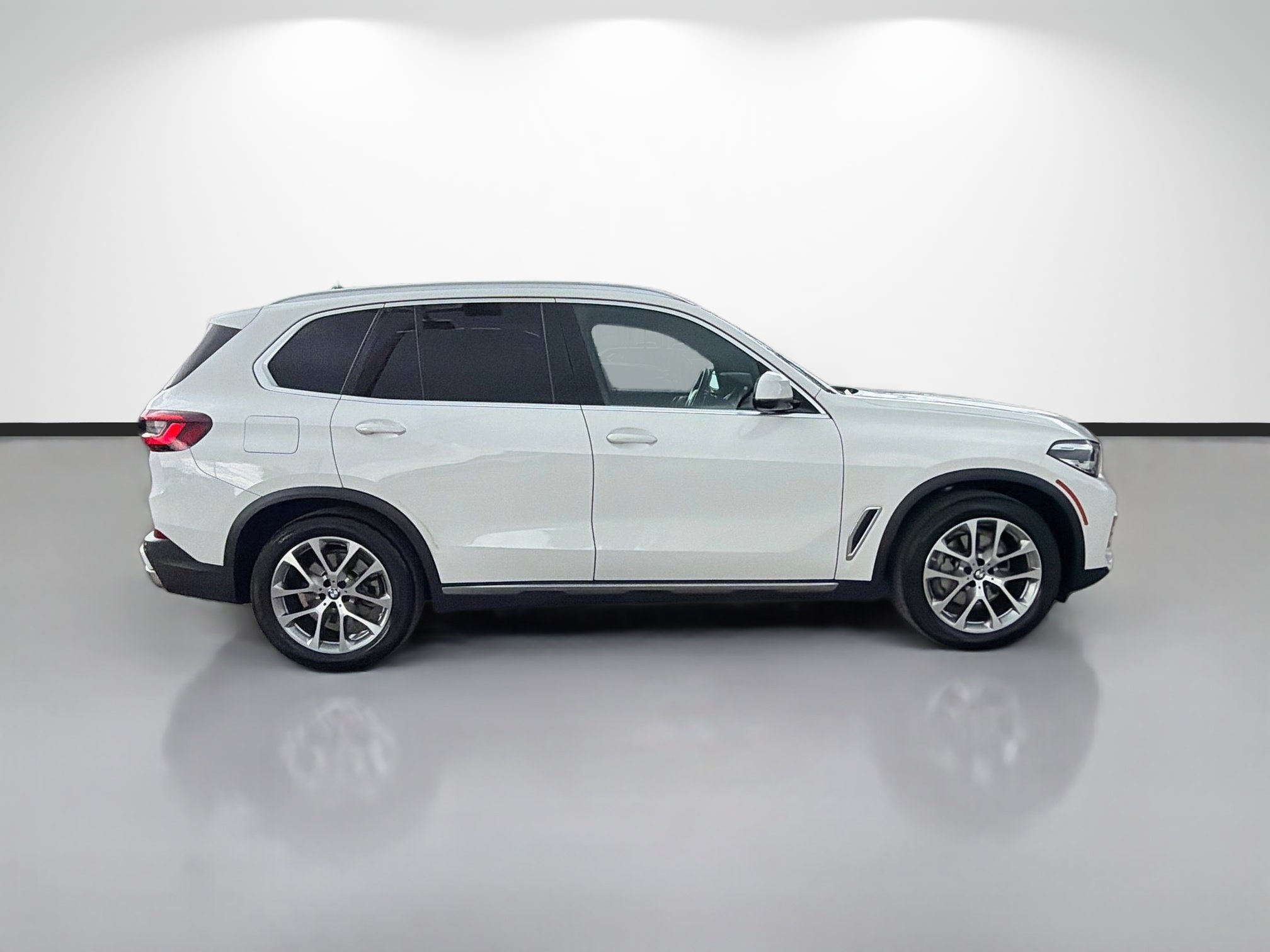 Used 2022 BMW X5 sDrive40i w/ Premium Package RWD image 2