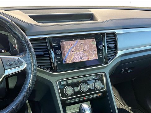 Certified 2022 Volkswagen Atlas SEL Premium image 5