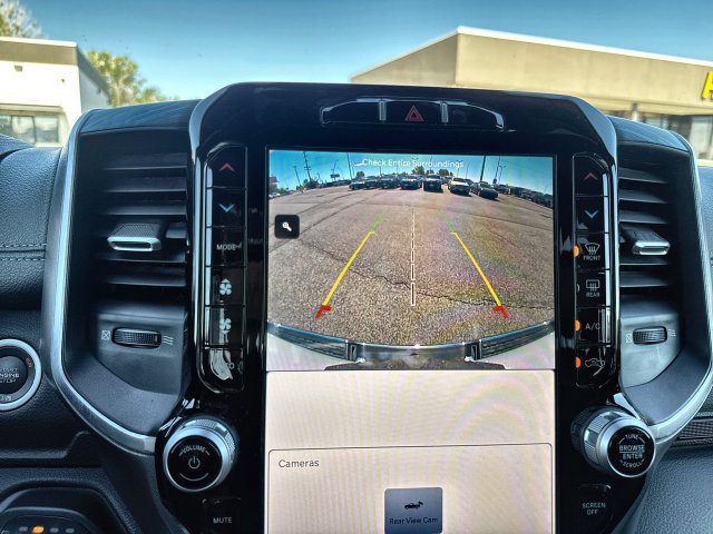 Used 2023 RAM 1500 Laramie AWD/4WD image 17
