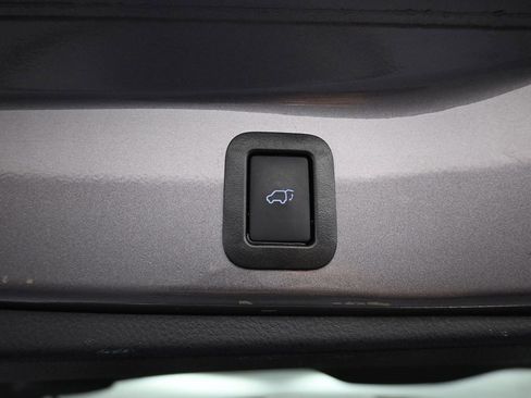 Used 2018 Toyota Highlander Limited w/ Protection Package #3 image 24